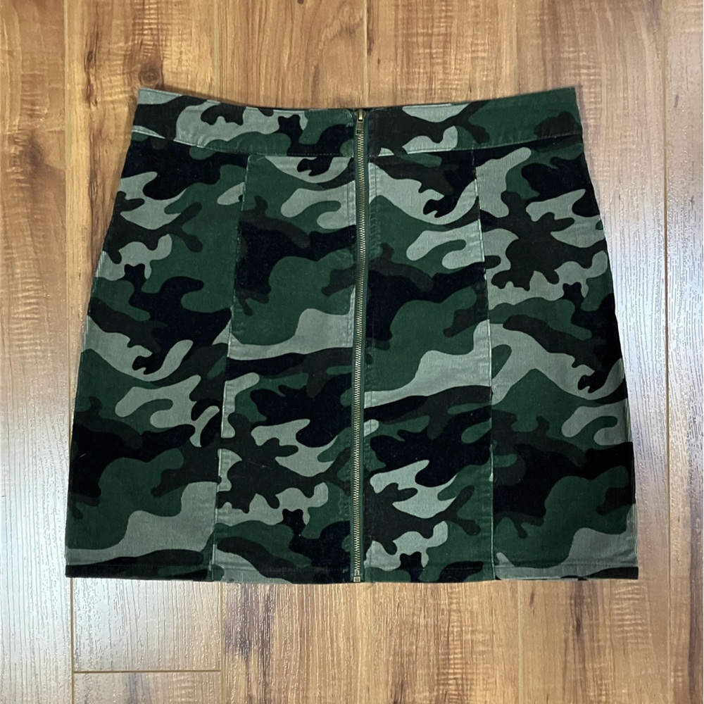 *🧡3/20$*NWOT*Camo Zip-Up Front Skirt